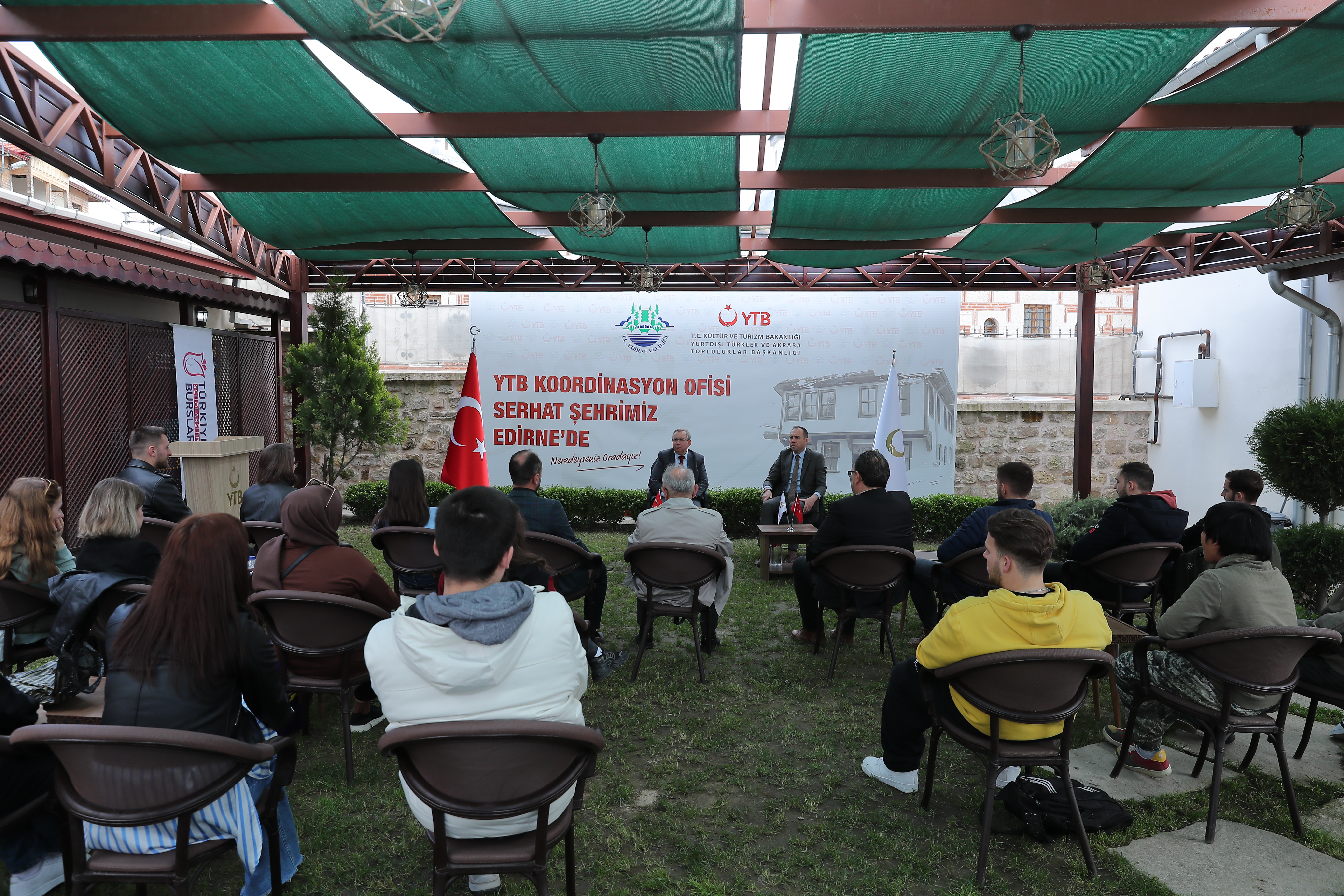 ULUSLARARASI ÖĞRENCİLER İLE BİR ARAYA GELEN REKTÖR TABAKOĞLU’NDAN BAMBU AĞACININ HİKÂYESİ