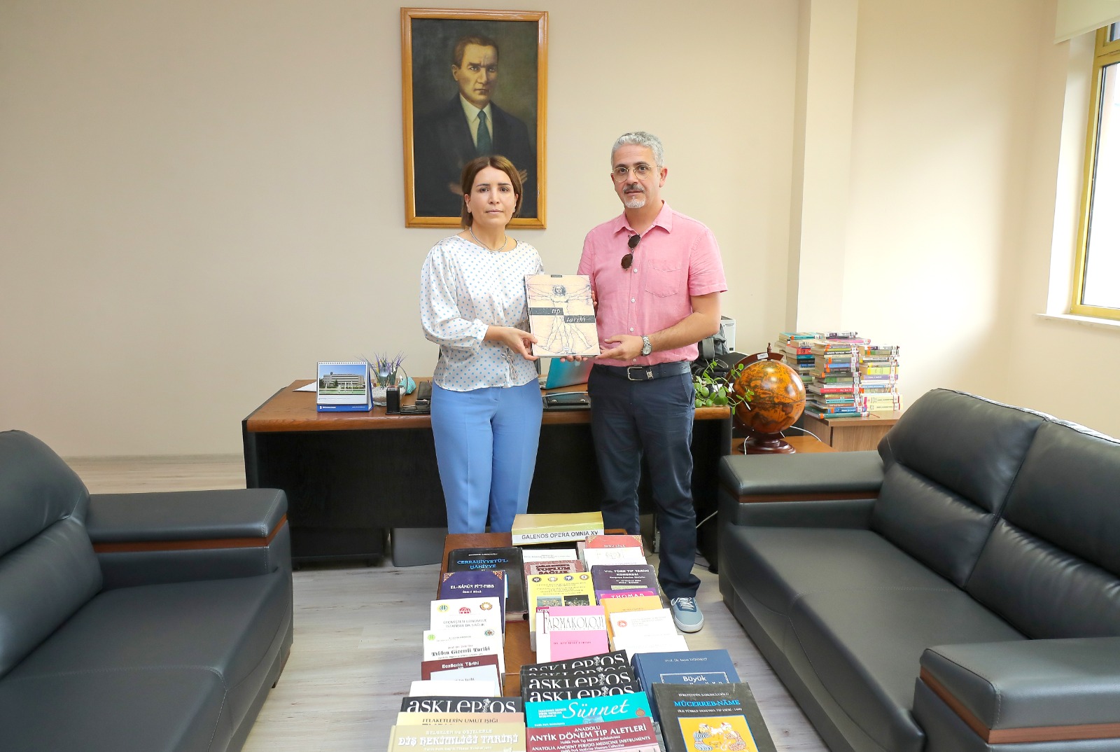 PROF. DR. DANİŞ BAYKAN’DAN ÜNİVERİTEMİZ MERKEZ KÜTÜPHANESİNE KİTAP BAĞIŞI