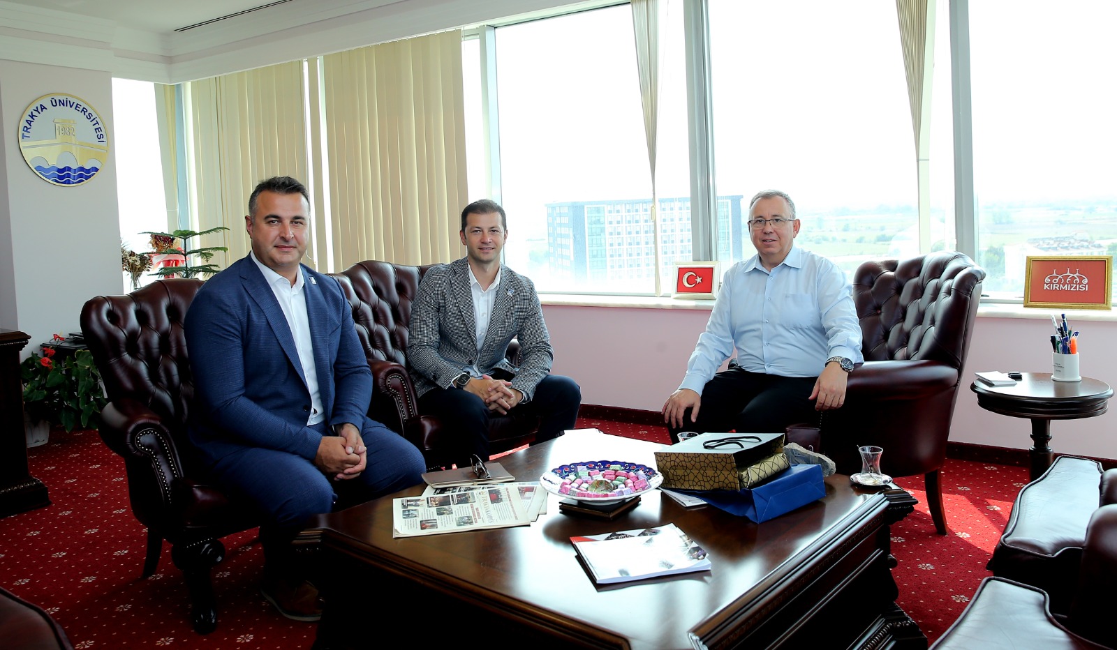 TÜRKİYE KÜREK FEDERASYONUNDAN TRAKYA ÜNİVERSİTESİ REKTÖRÜ PROF. DR. ERHAN TABAKOĞLU’NA ZİYARET