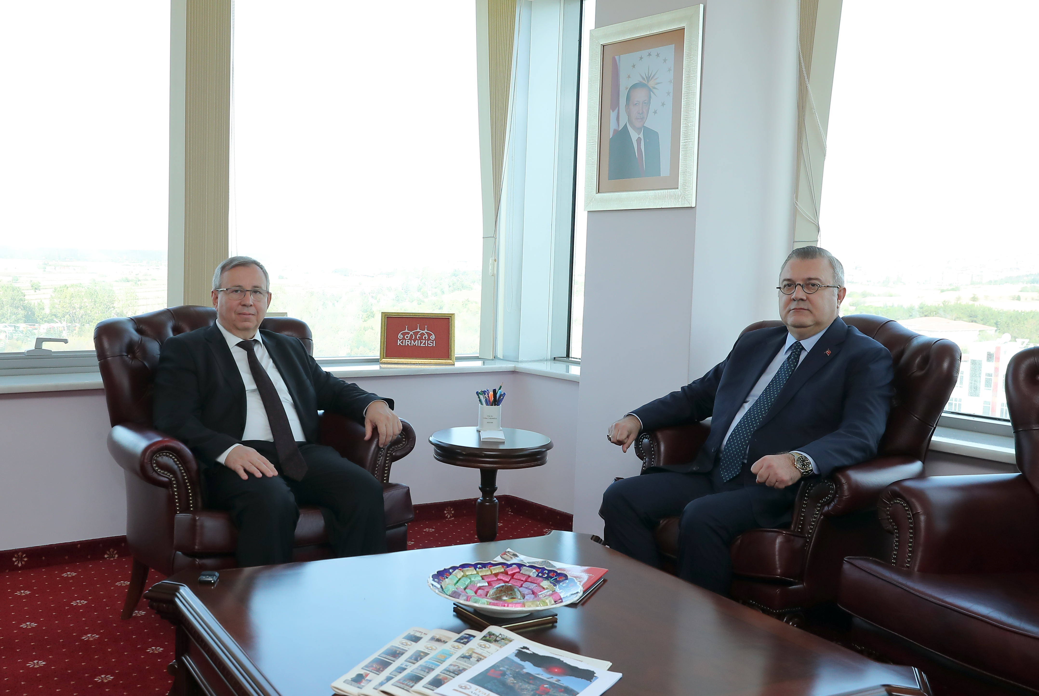 DIŞİŞLERİ BAKANLIĞI EDİRNE TEMSİLCİSİ BÜYÜKELÇİ MURAT AHMET YÖRÜK’TEN, REKTÖR PROF. DR. ERHAN TABAKOĞLU’NA ZİYARET