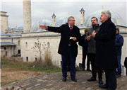 REKTÖR PROF. DR. ERHAN TABAKOĞLU’NDAN MAKEDONYA ESKİ CUMHURBAŞKANI PROF. DR. GJORGE IVANOV’A ANLAMLI HEDİYE