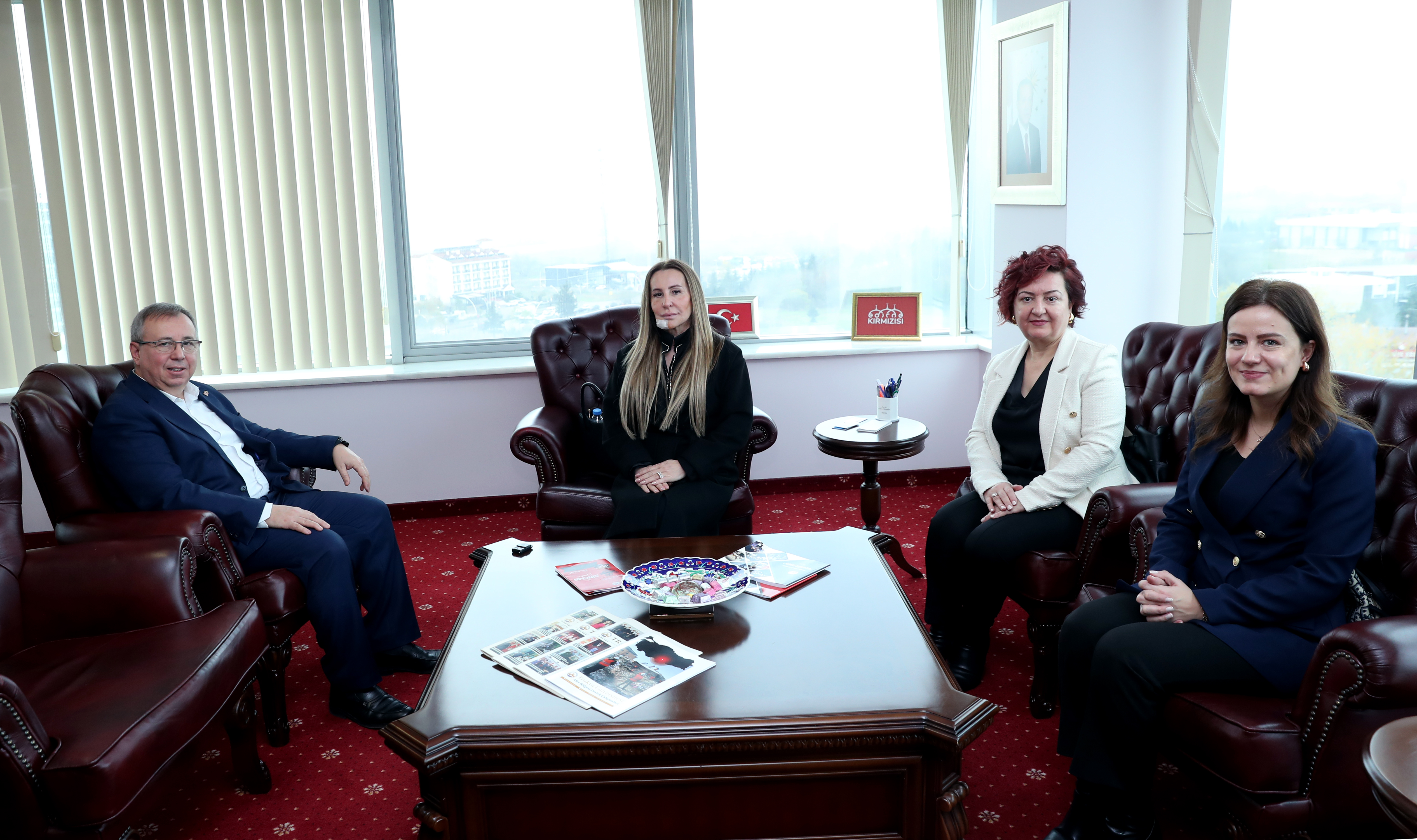 TOBB EDİRNE KADIN GİRİŞİMCİLER İL İCRA KURULU BAŞKANI ELMAS ASLAN VE BAŞKAN YARDIMCISI SEVİM ADALI’DAN REKTÖR PROF. DR. ERHAN TABAKOĞLU’NA ZİYARET