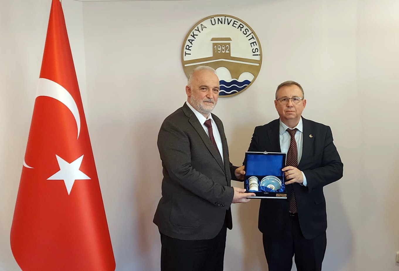 TÜİK BAŞKAN YARDIMCISI DOÇ. DR. İBRAHİM DEMİR VE EDİRNE BÖLGE MÜDÜRÜ HASAN AKDEMİR’DEN REKTÖR PROF. DR. ERHAN TABAKOĞLU’NA ZİYARET