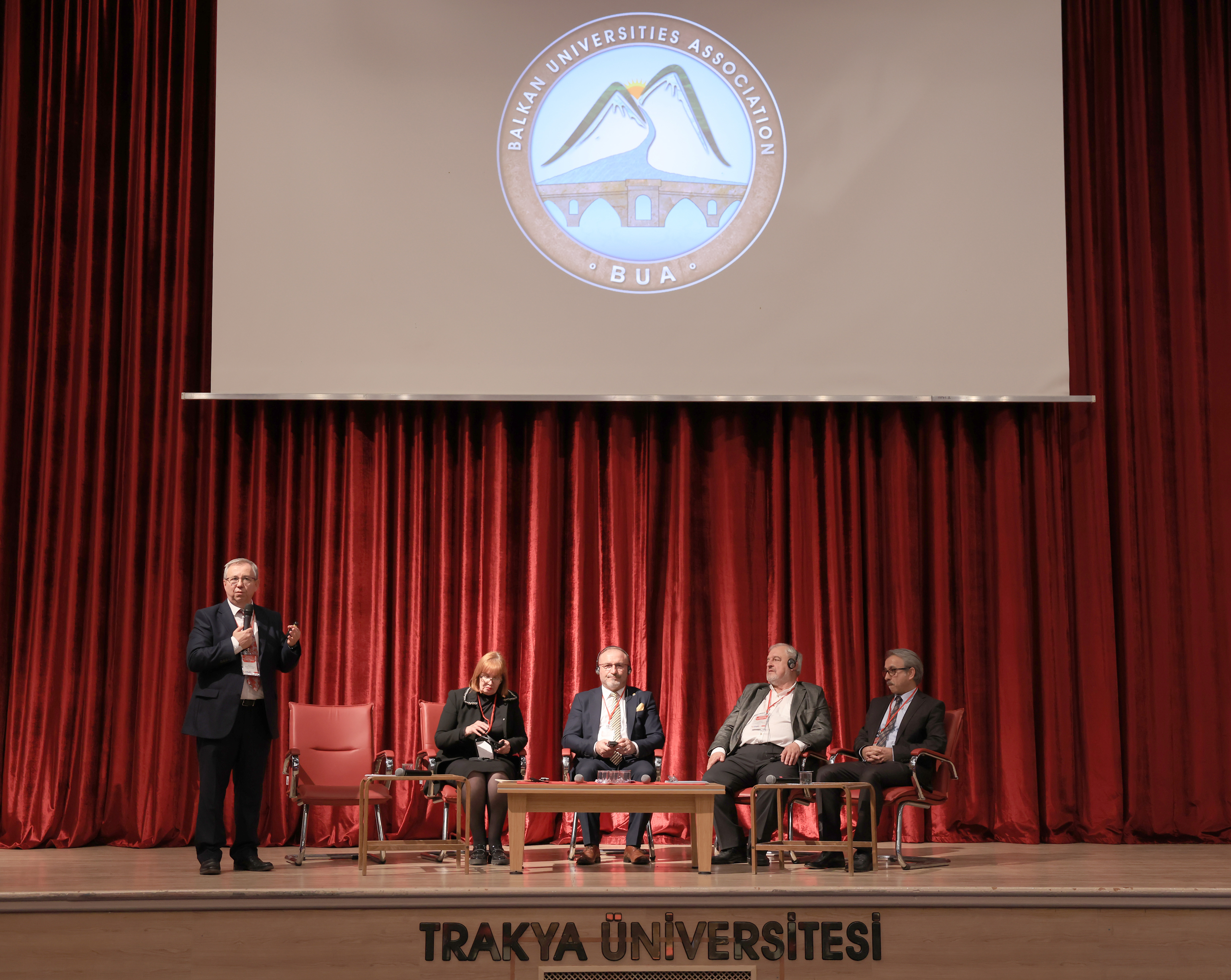 BALKAN ÜNİVERSİTELER BİRLİĞİ TECRÜBESİ VE GELECEK VİZYONU PANELİNE REKTÖR PROF. DR. ERHAN TABAKOĞLU BAŞKANLIK YAPTI