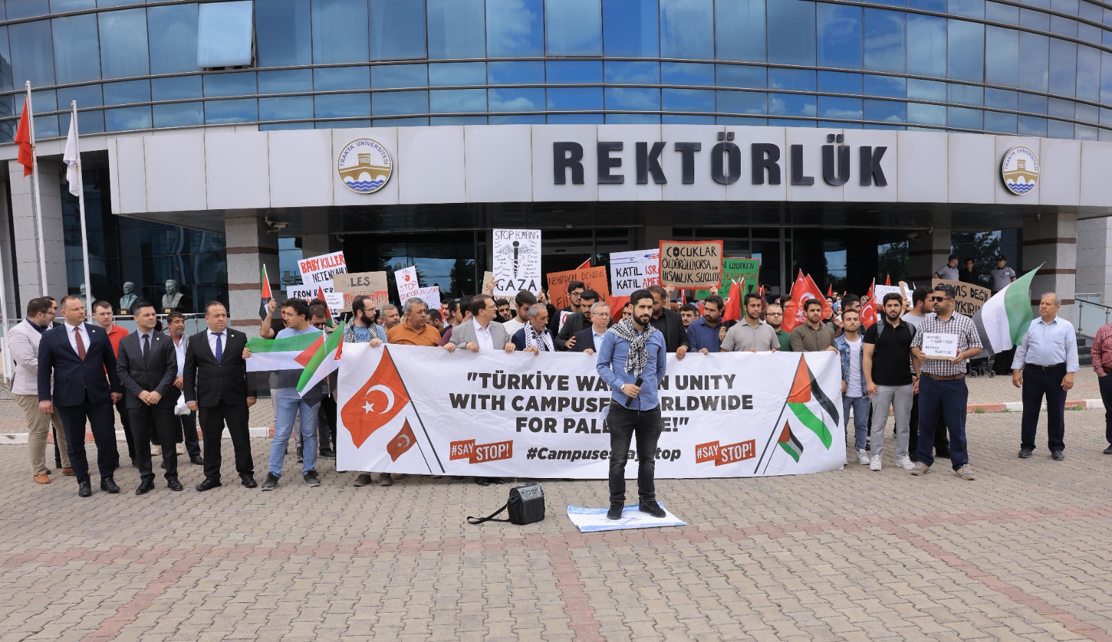 TRAKYA ÜNİVERSİTESİ ÖĞRENCİLERİNDEN “REFAH” PROTESTOSU