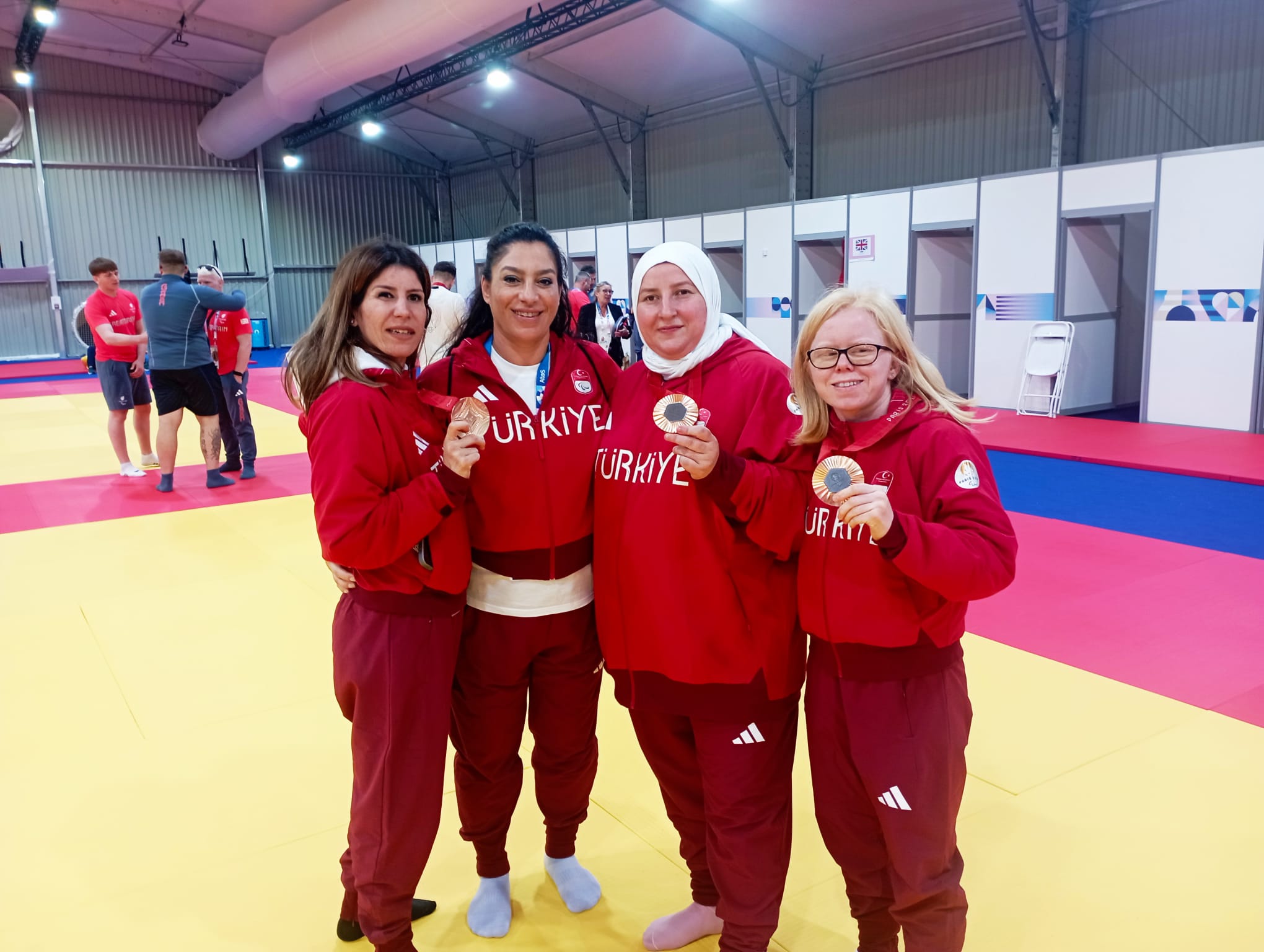 TRAKYA ÜNİVERSİTESİ AKADEMİSYENİ VE ÖĞRENCİSİNİN JUDODA BÜYÜK BAŞARISI