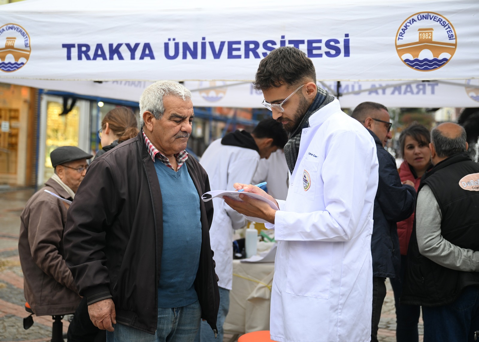 TRAKYA ÜNİVERSİTESİNDEN SARAÇLAR CADDESİNDE TANSİYON VE ŞEKER TARAMASI