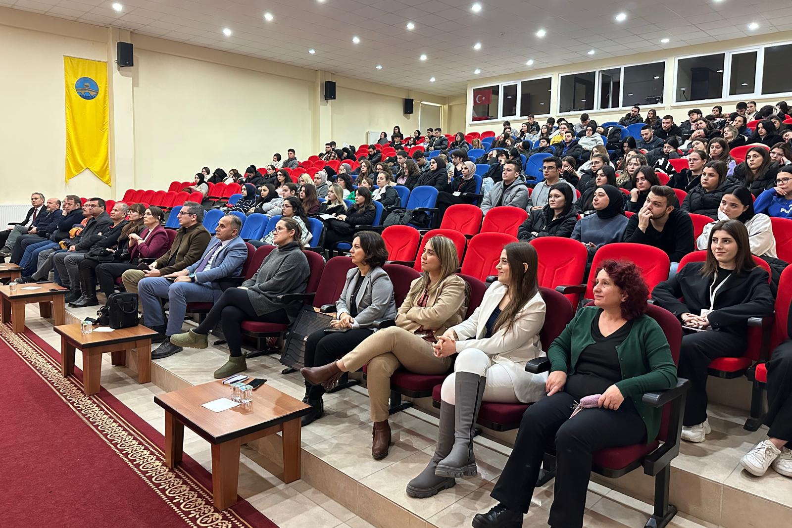 UZUNKÖPRÜ’DE "SAĞLIK YÖNETİMİ EĞİTİMİNİN GELECEĞİ"KONFERANSI